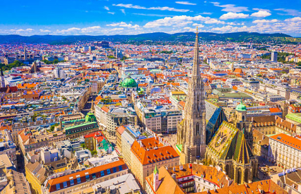 Experience the Rhythm of Vienna with a Chauffeur-Driven Car