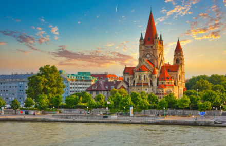 Experience the Rhythm of Vienna with a Chauffeur-Driven Car