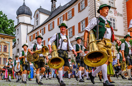 Oktoberfest 2026 in Munich: How to Get There in Maximum Comfort