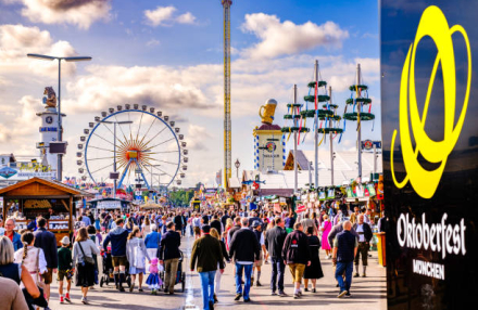 Oktoberfest 2026 in Munich: How to Get There in Maximum Comfort