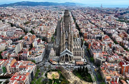 Barcelona: Drive, See, Feel