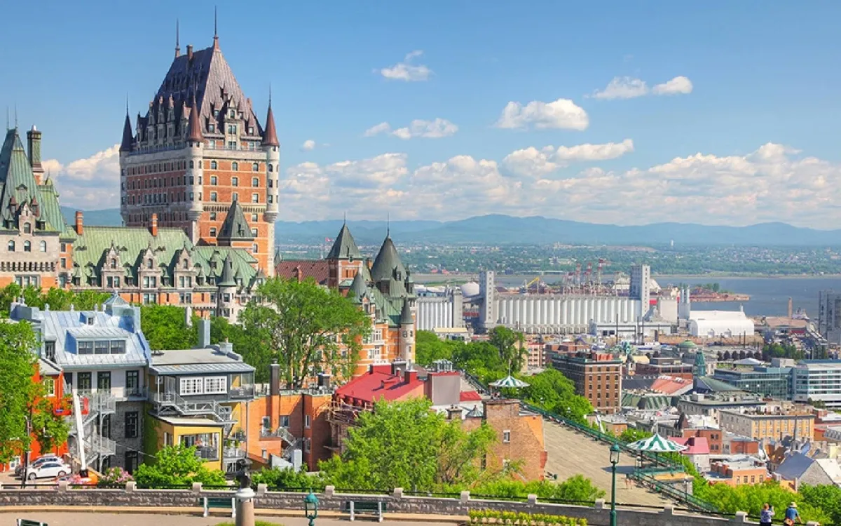 Chauffeur Service in Quebec — Private Driver & VIP Transfers