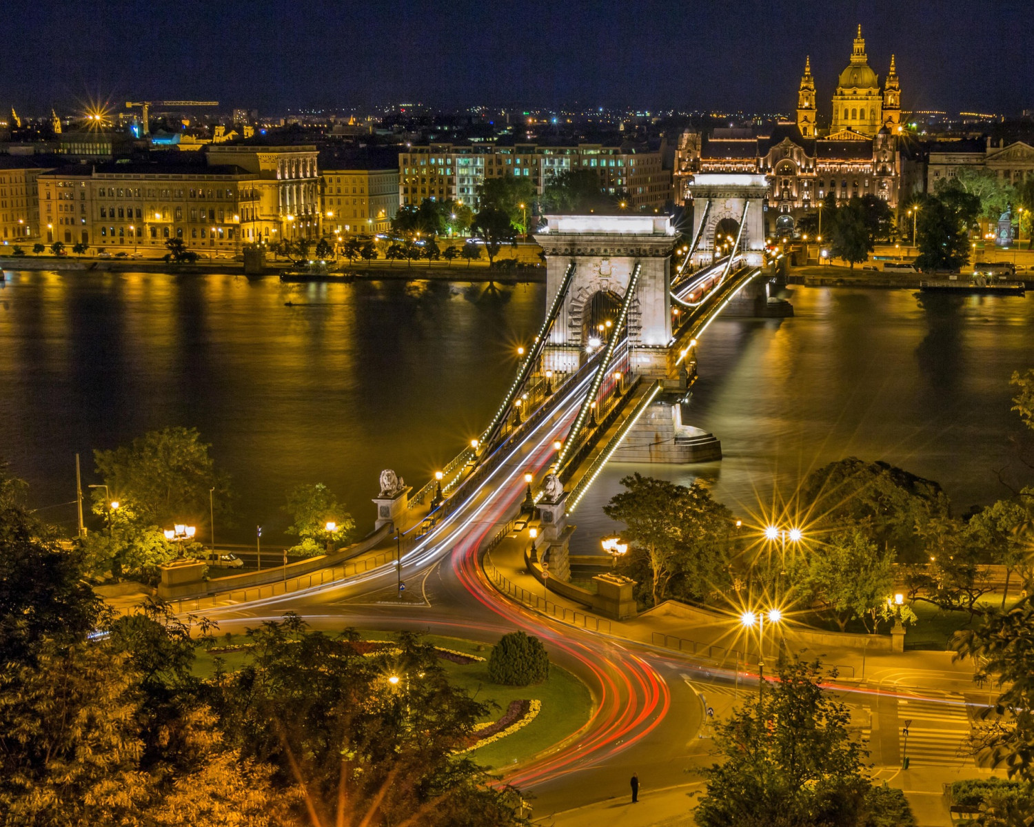 Chauffeur services in Budapest. Book a car with driver online: airport, city center, business trips.